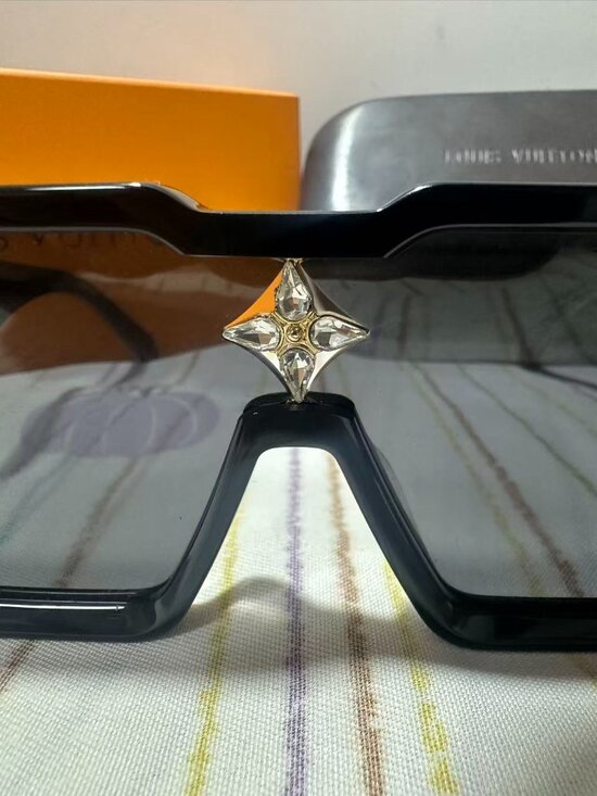ℒLouis Vuitton Sunglasses